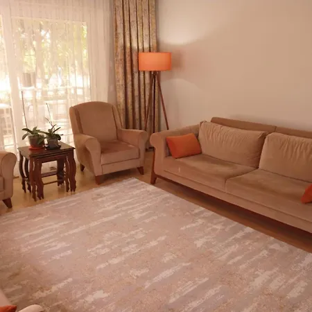 Casa de Férias Ortaca'da, Tatil Noktalarina Oldukca Yakin Bahceli Ve Havuzlu Mustakil Ev *