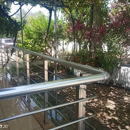 Ortaca'da, Tatil Noktalarina Oldukca Yakin Bahceli Ve Havuzlu Mustakil Ev