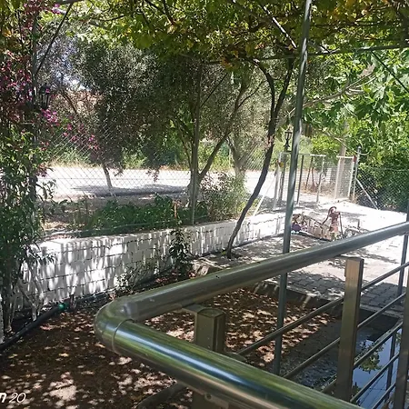 Casa de Férias Ortaca'da, Tatil Noktalarina Oldukca Yakin Bahceli Ve Havuzlu Mustakil Ev